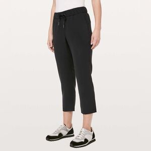Lululemon Pants On The Fly Crop Black Women’s size 6